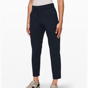 LULULEMON On the Fly 28” navy size 6
